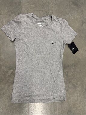 Nike XS Women’s Heather Grey Short Sleeve Crew Tee with Black Swoosh